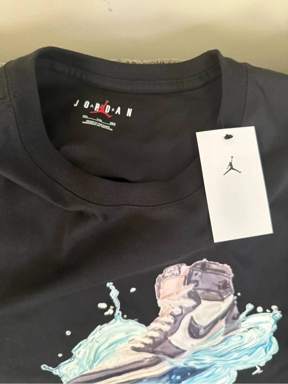 New Nike t shirt and jogger set. Both size XL new with tags. Never worn